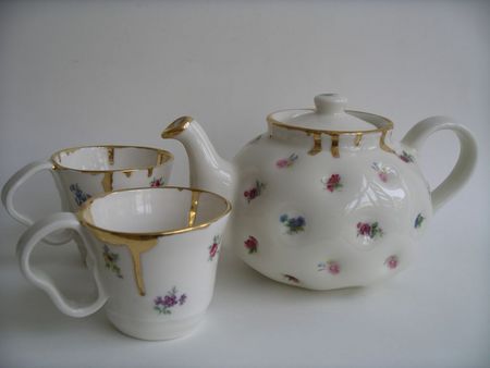 Teapot & 2 cups
